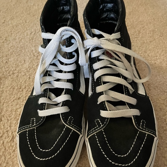 Women’s size 8 (men’s 6.5) high top vans - Picture 2 of 7